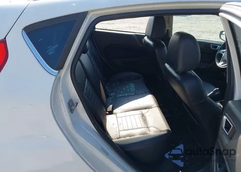 2015 Ford Fiesta Titanium z USA, uszkodzony, nr VIN 3FADP4FJ9FM213111